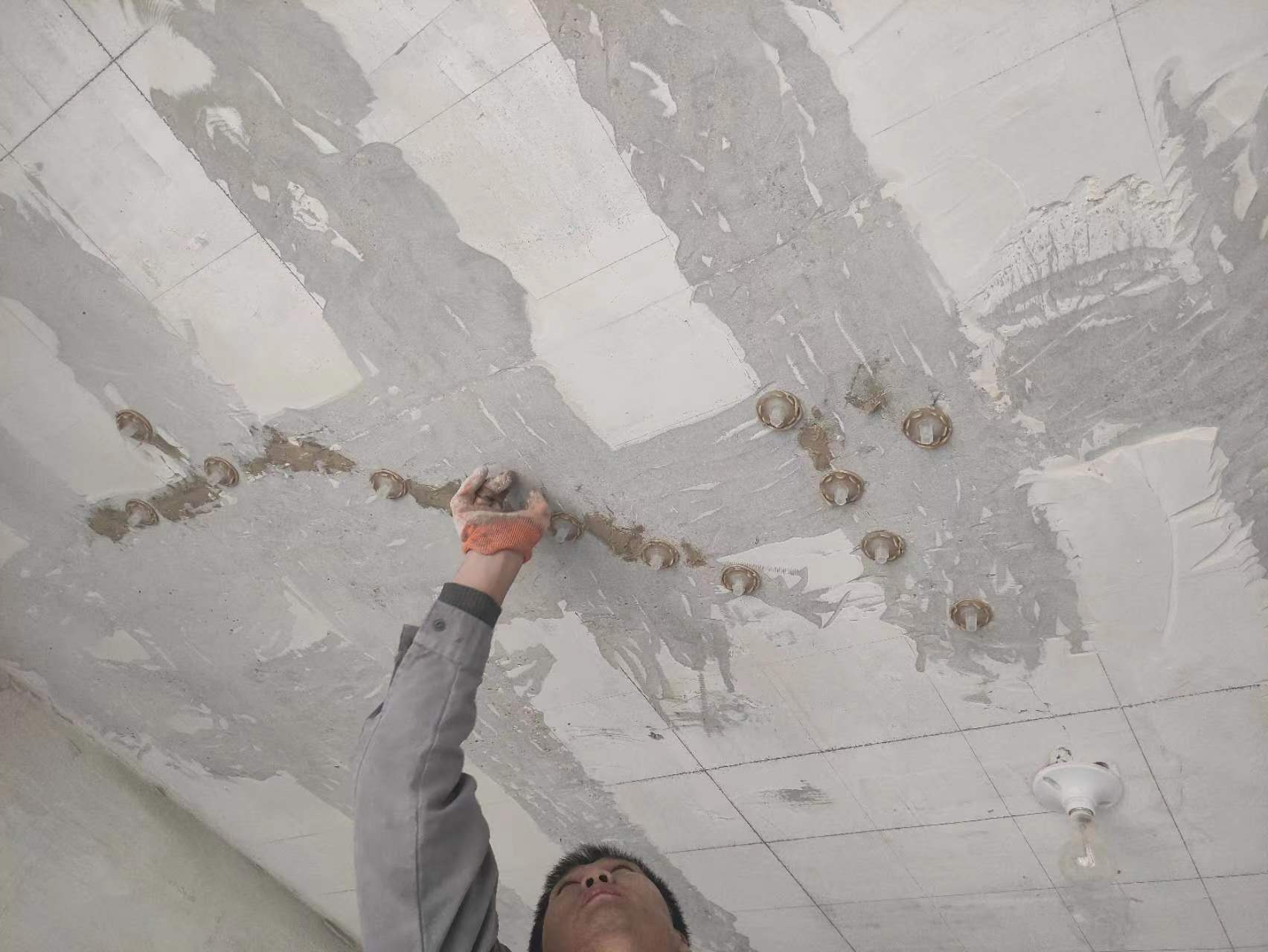 枣强混凝土楼板裂缝为什么会开裂?怎么修补?